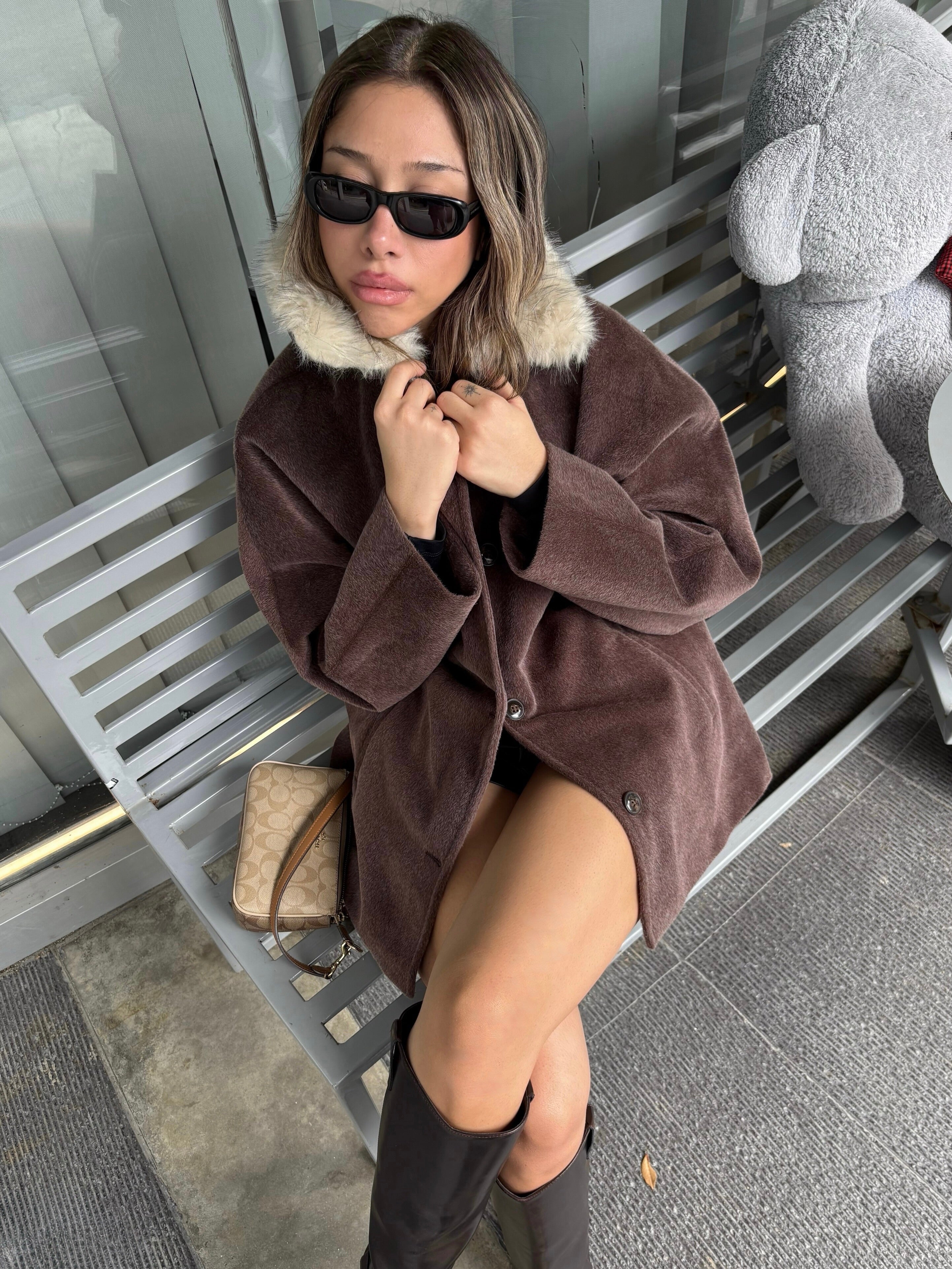 Yakası Çıkarılabilir Suni Kürklü Kaban