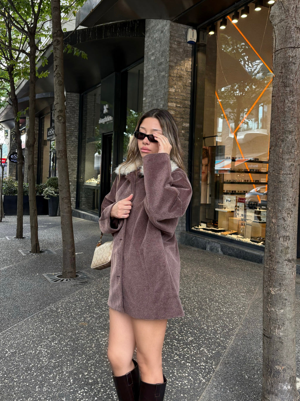 Yakası Çıkarılabilir Suni Kürklü Kaban