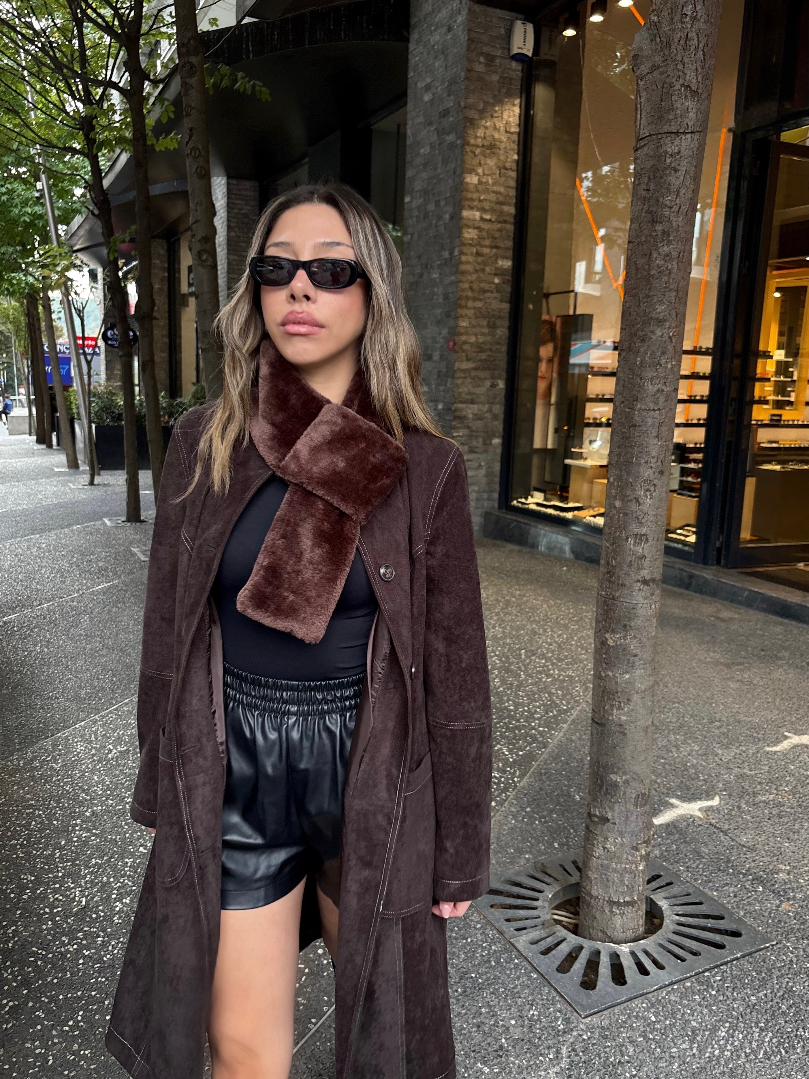 Güderi Dokulu Trençkot ve Suni Kürk Şal