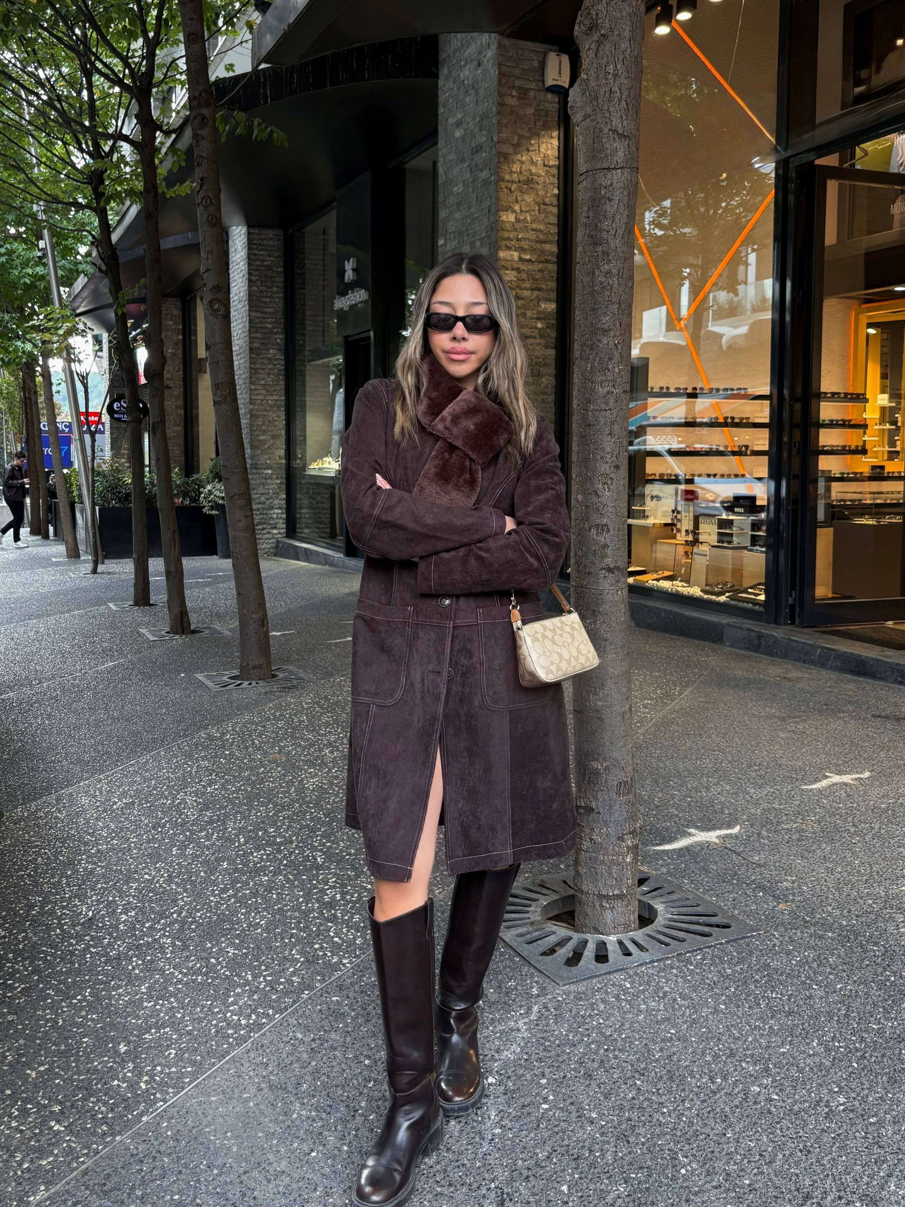 Güderi Dokulu Trençkot ve Suni Kürk Şal