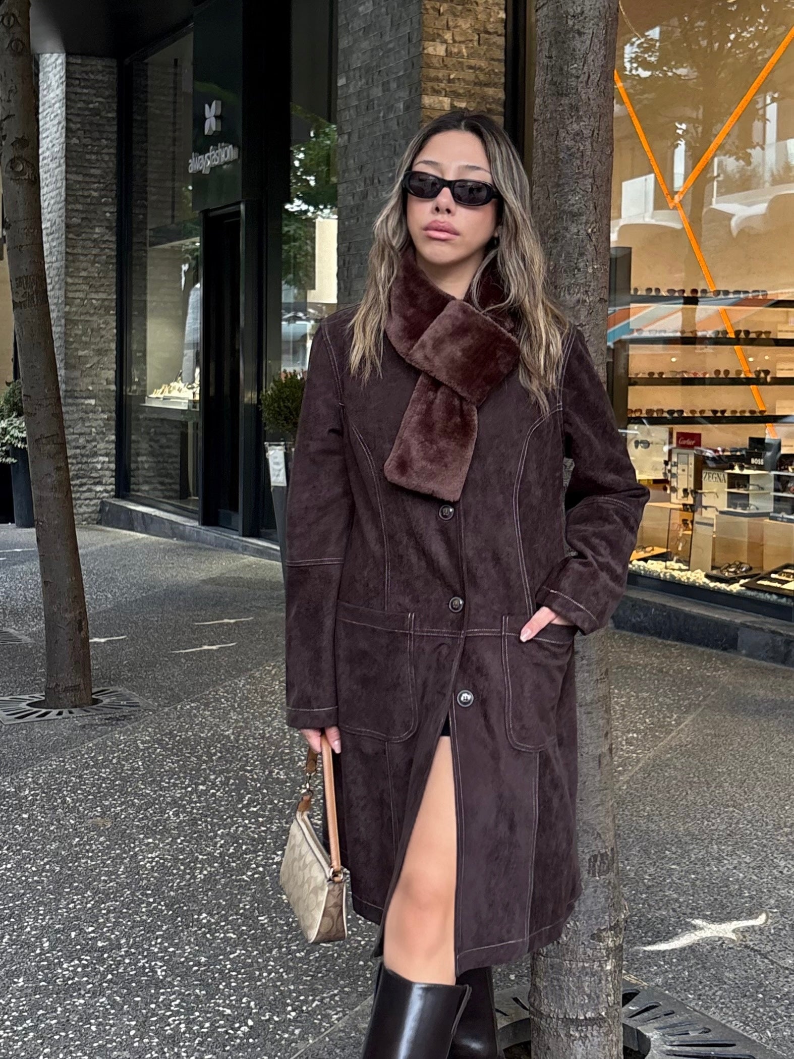 Güderi Dokulu Trençkot ve Suni Kürk Şal