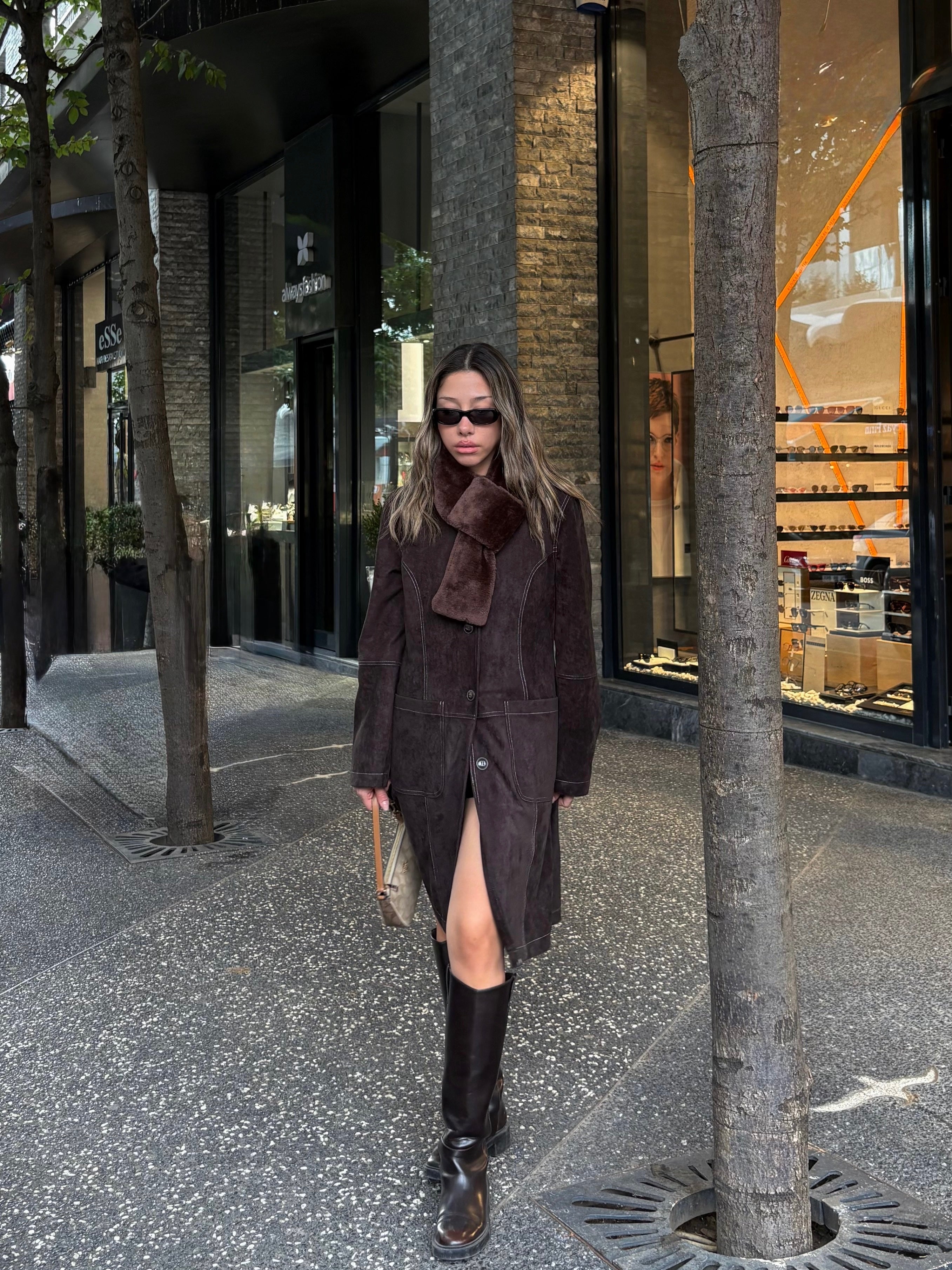 Güderi Dokulu Trençkot ve Suni Kürk Şal