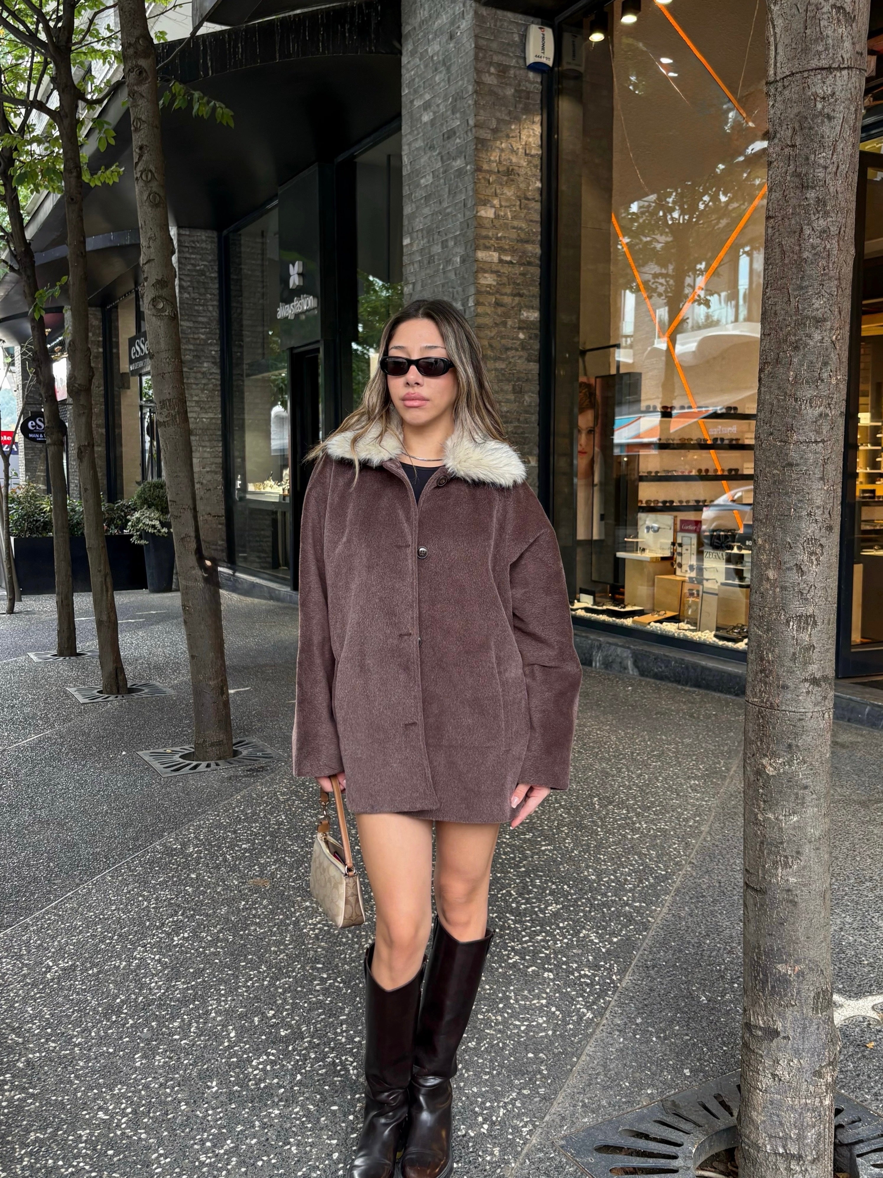 Yakası Çıkarılabilir Suni Kürklü Kaban